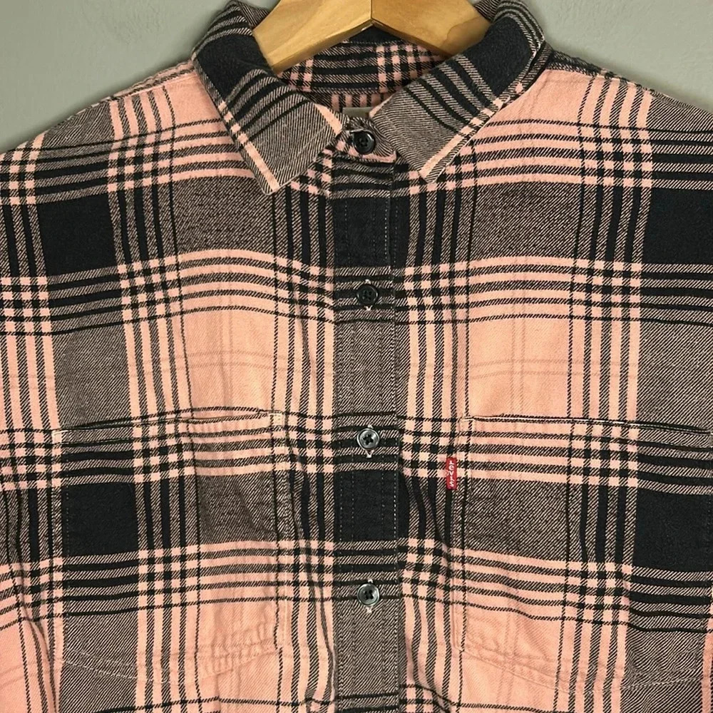 Levi's Maple Cotton Plaid Utility Shirt, Sz M, Pink, Navy Blue Cropped Flannel - Picture 4 of 7